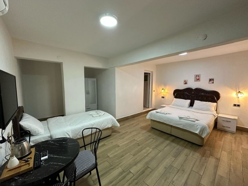 Deluxe Aile Balkonlu Havuz Manzaralı